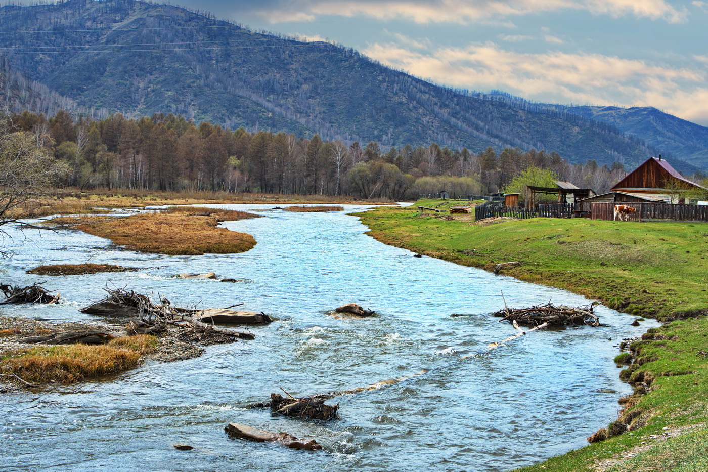 Деревня на берегу.
