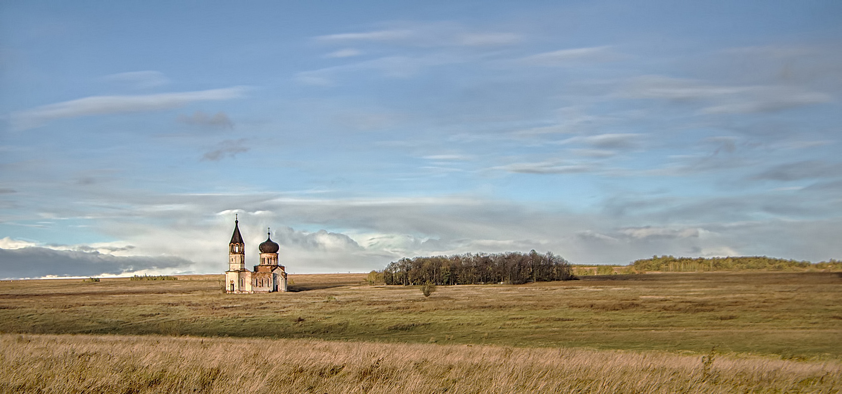 Храм и погост.