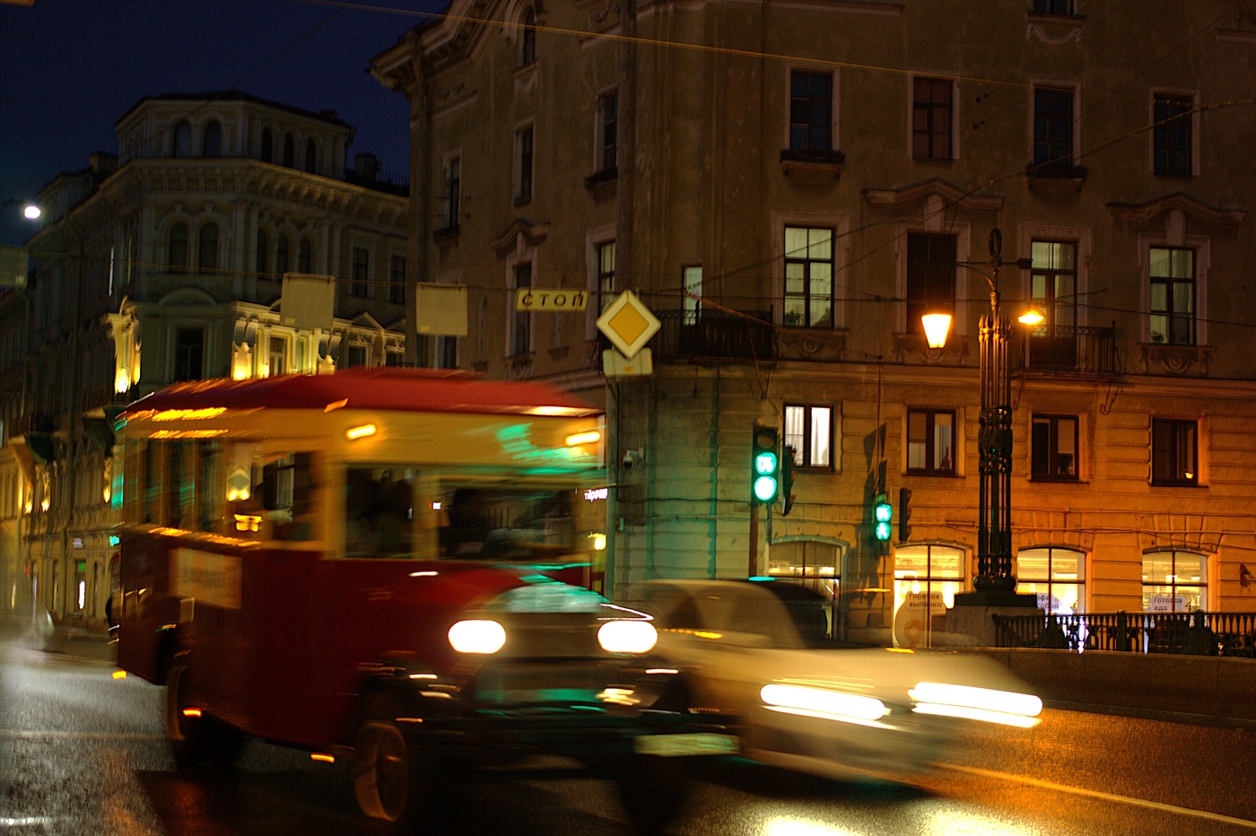 мерседес уходит от погони