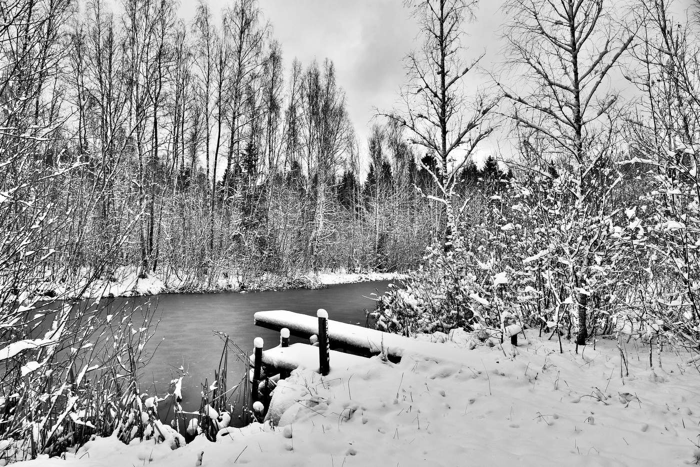 "Погода становилась хуже, казалось, снег идти хотел ..."