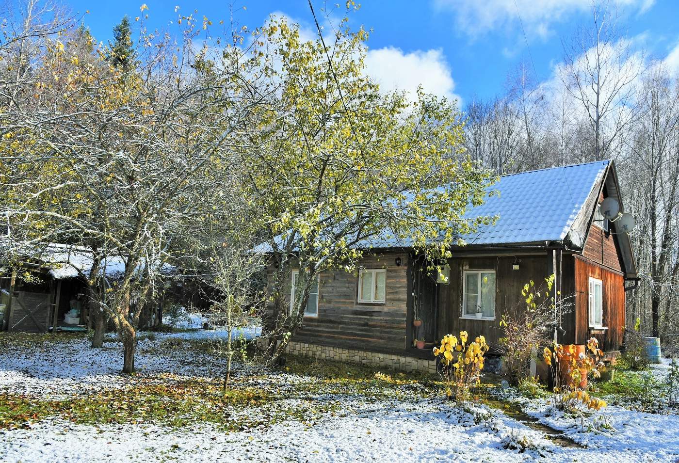 "Ночью буря бушевала, а с рассветом ..."