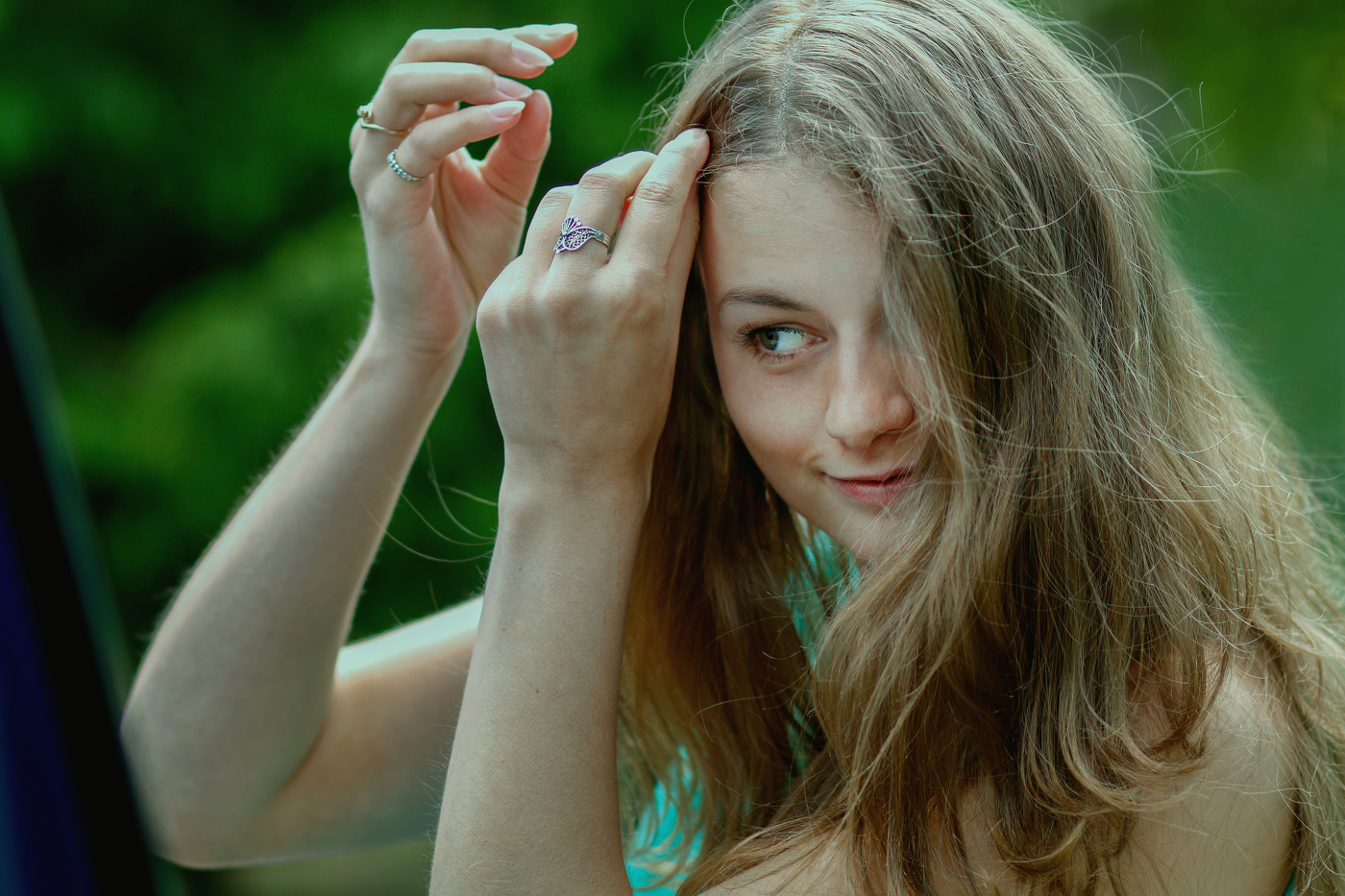 Дверка машины -- тоже зеркало.