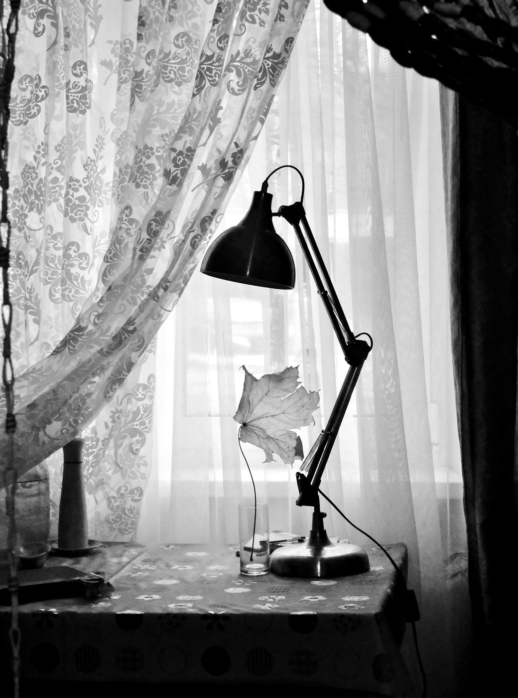 Натюрморт с лампой