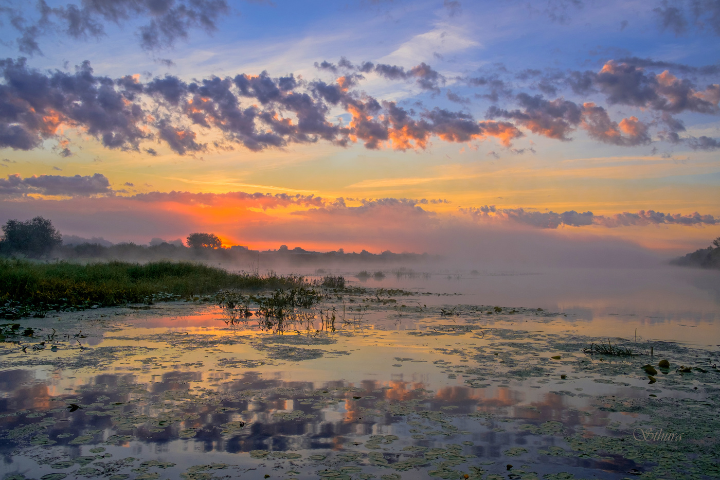 Рассвет на озере Исток.