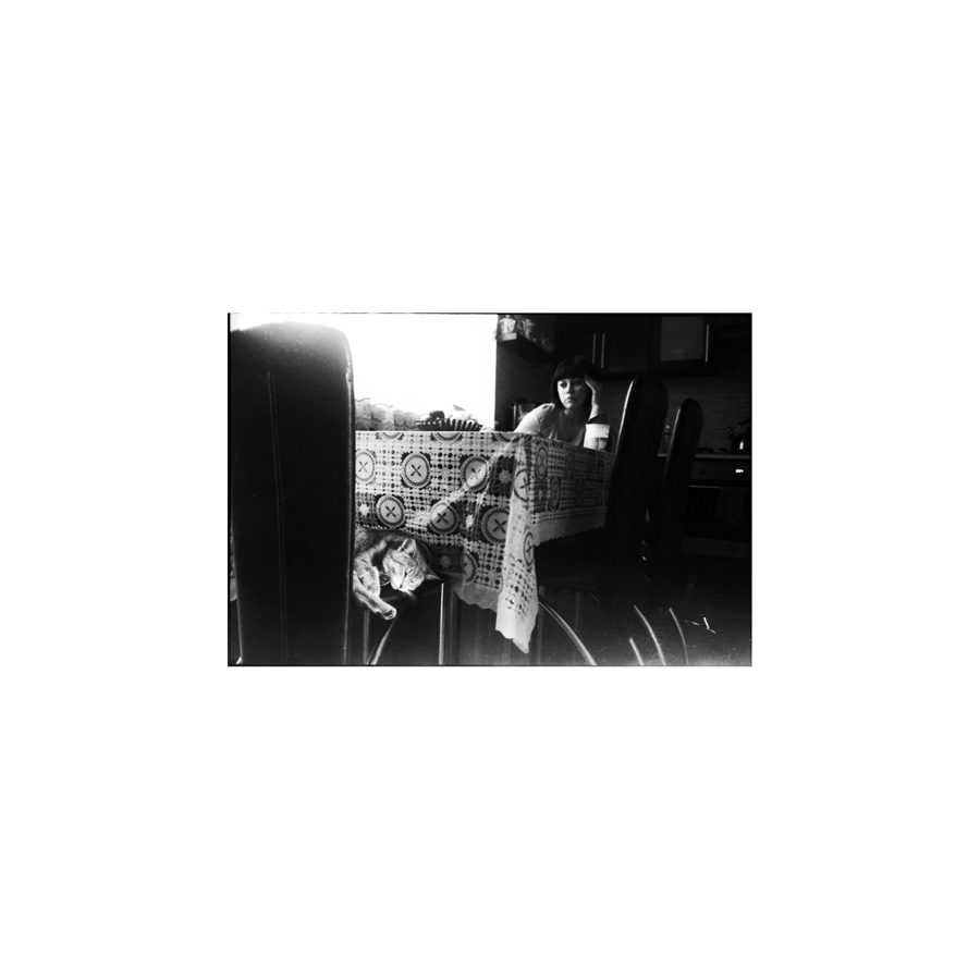 Партрэт Ірыны на кухні з катом