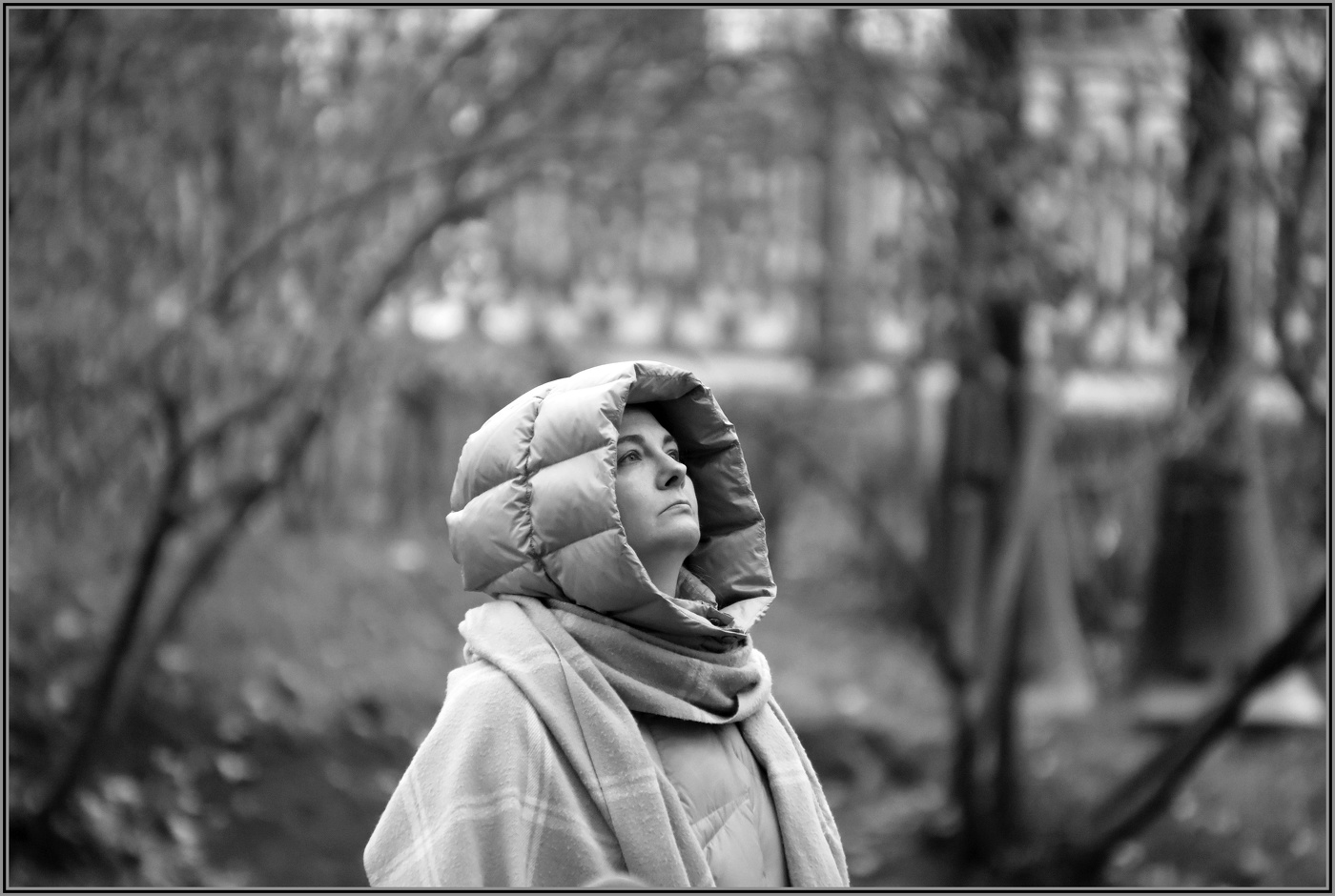 ..... Я осень вдыхаю как воздух,Хочу наслаждаться ей,А кто то скажет-уныние ,Не по пути тебе с ней !