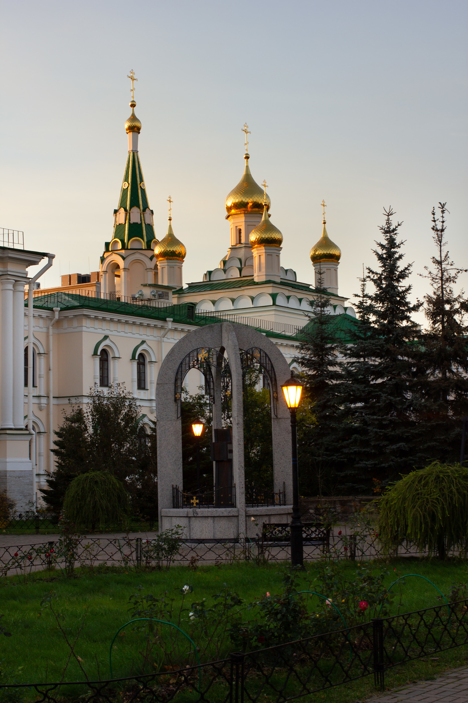 ВОСКРЕСЕНСКИЙ НОВОДЕВИЧИЙ МОНАСТЫРЬ