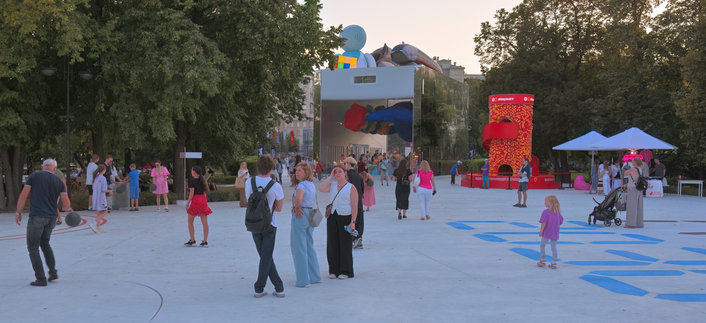 Летом на Болотной площади