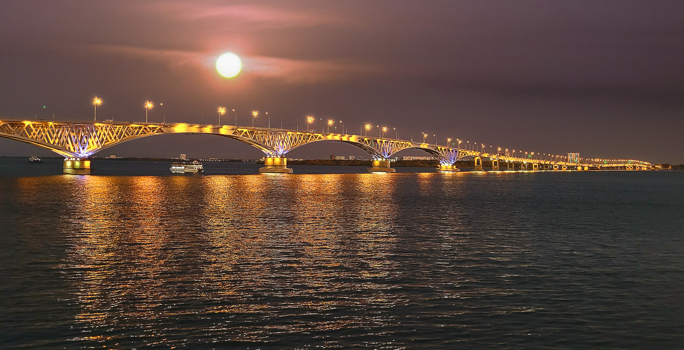 "Прокладывая сушу над водой, мы соединяем миры."