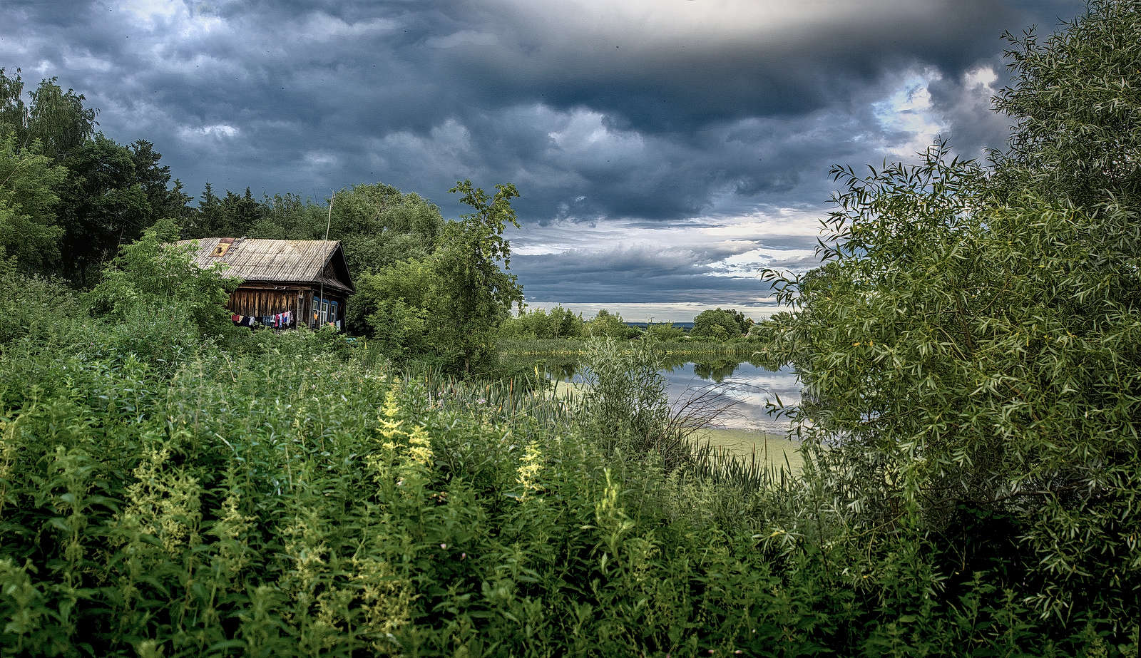 Надвигается...