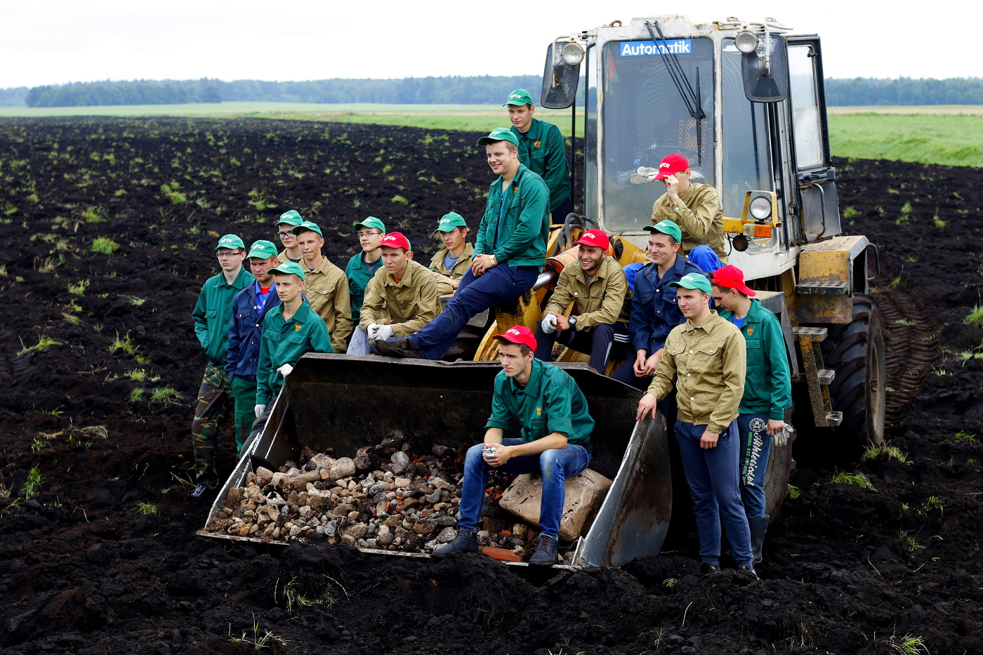 "На камнях".