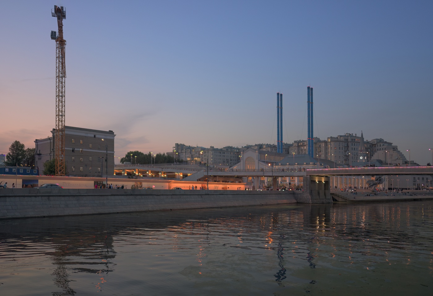Виды на ГЭС-2 и "Дом на набережной"