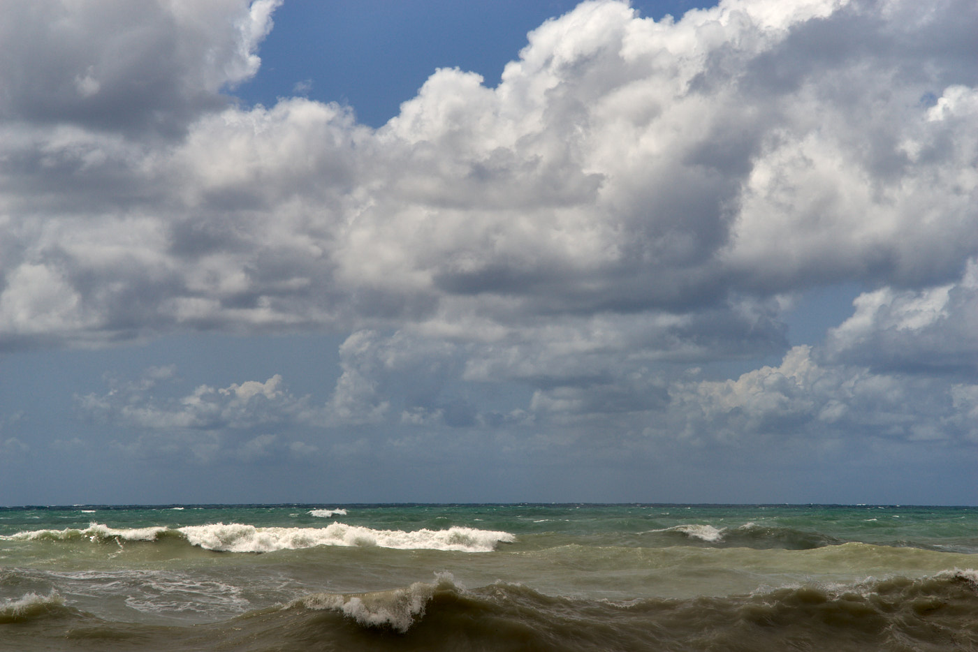 Море сердится