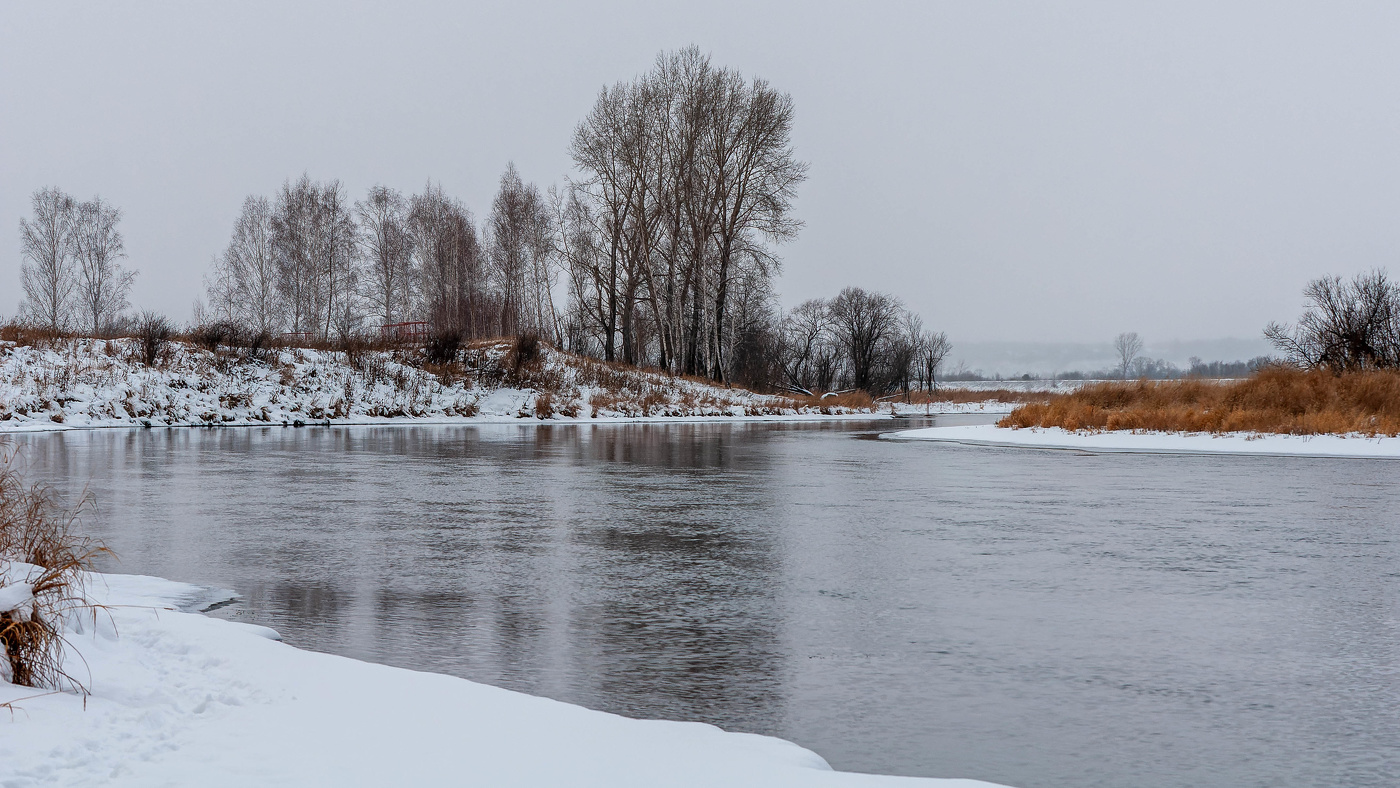 В районе "глухой" протоки.