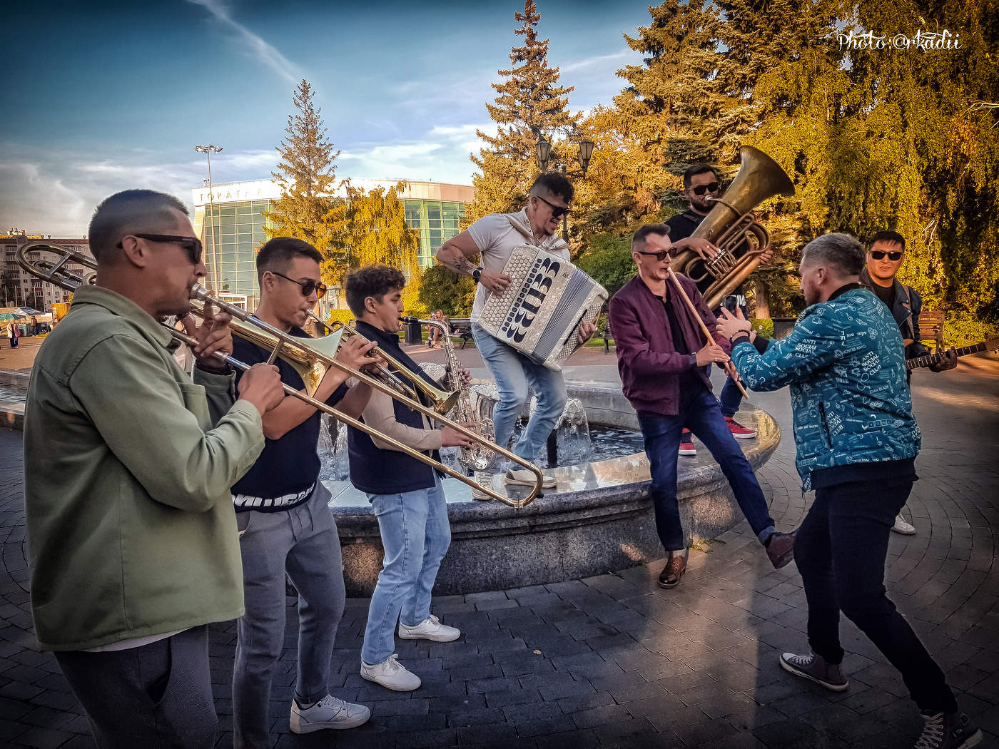 Уличные артисты.