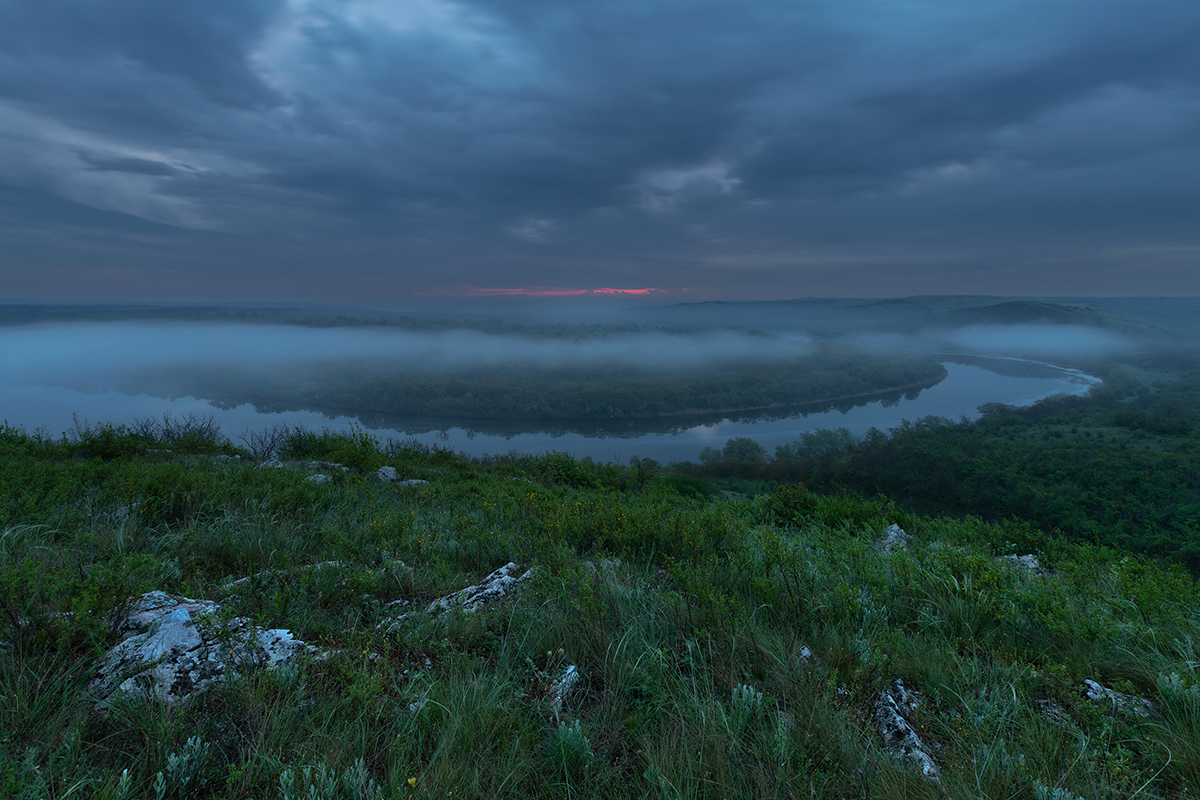 День прорывается сквозь облака