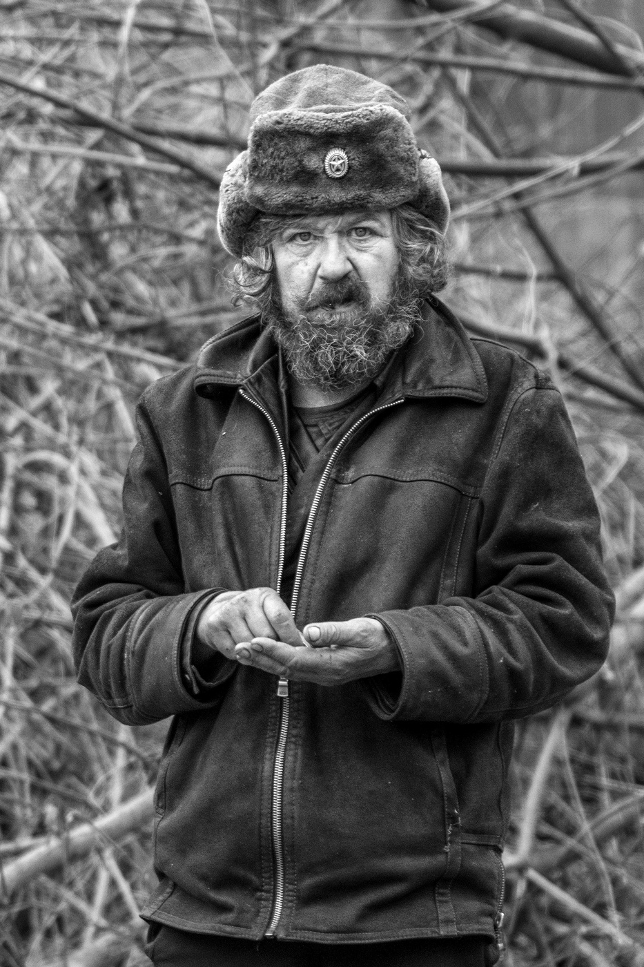 Чел бомжеватого вида.