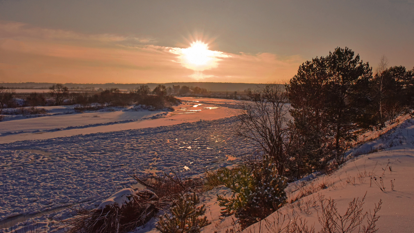 День к закату клонится.