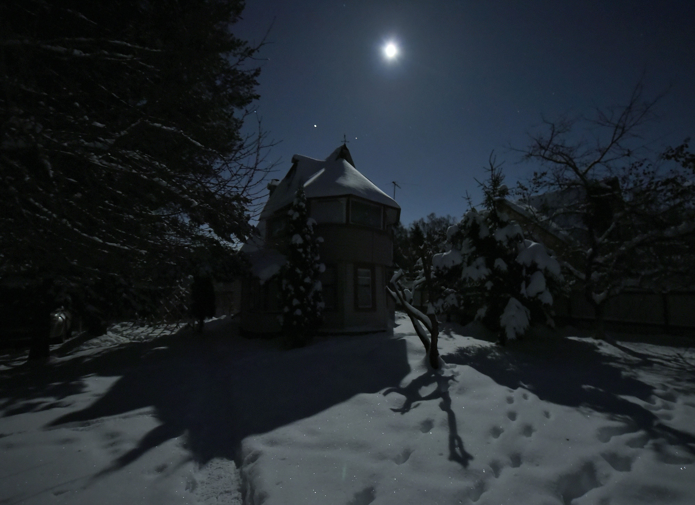 "Обязательно по дому в этот час тихо-тихо ходит Дрема возле нас..."