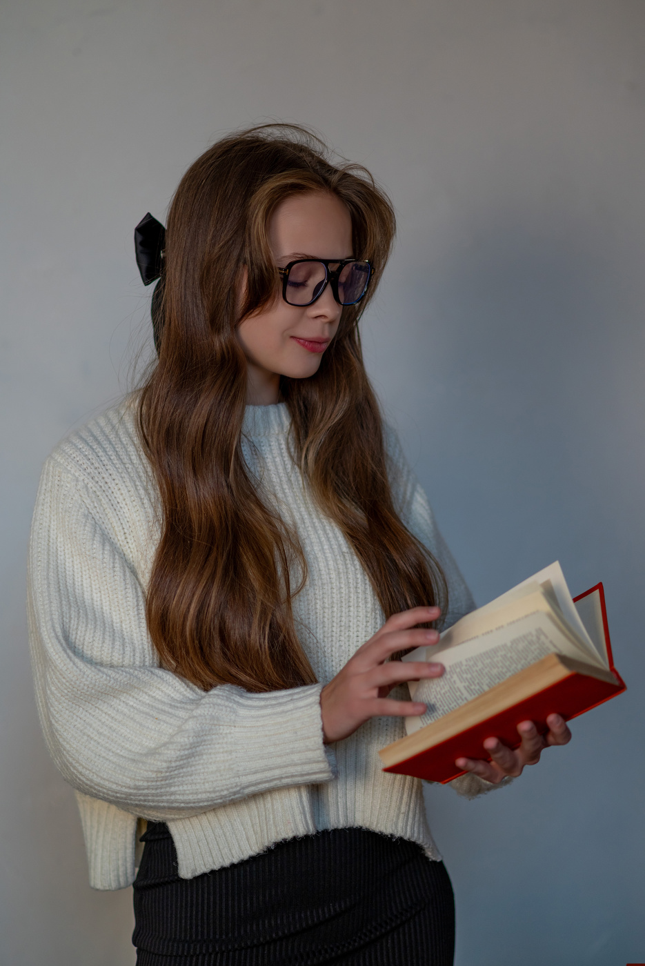 Простой портрет с книгой