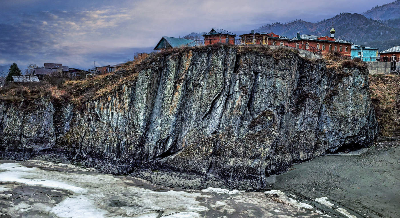 Жизнь на скалах острова.