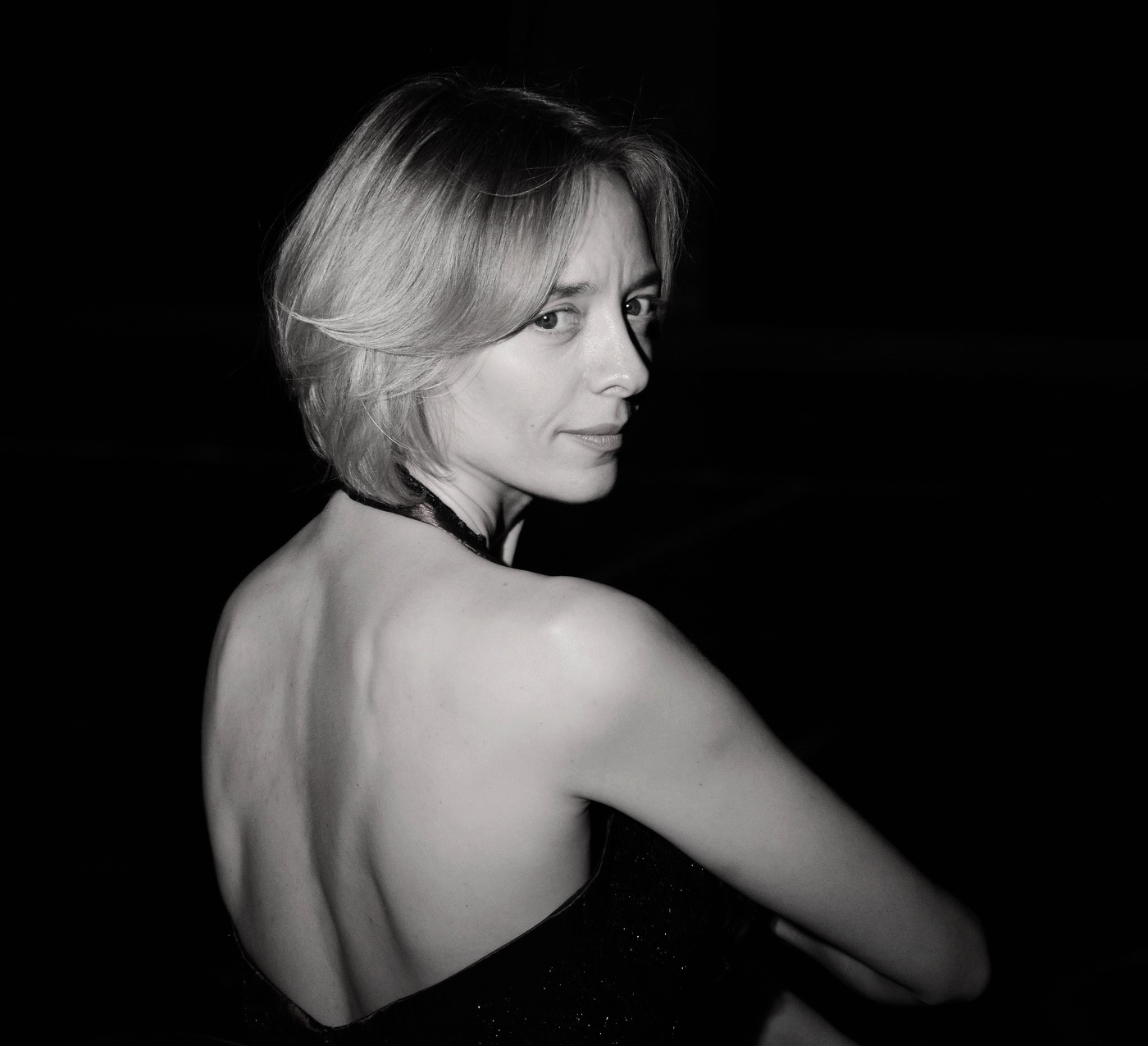 "В театре женщину я встретил ..."