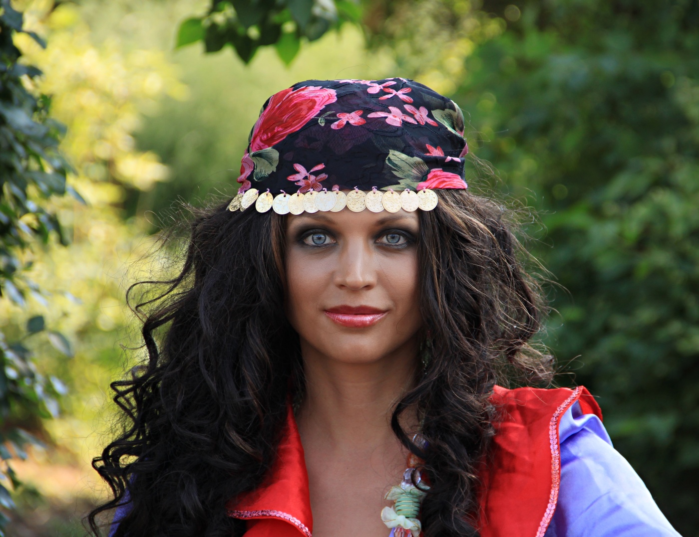 В образе цыганки