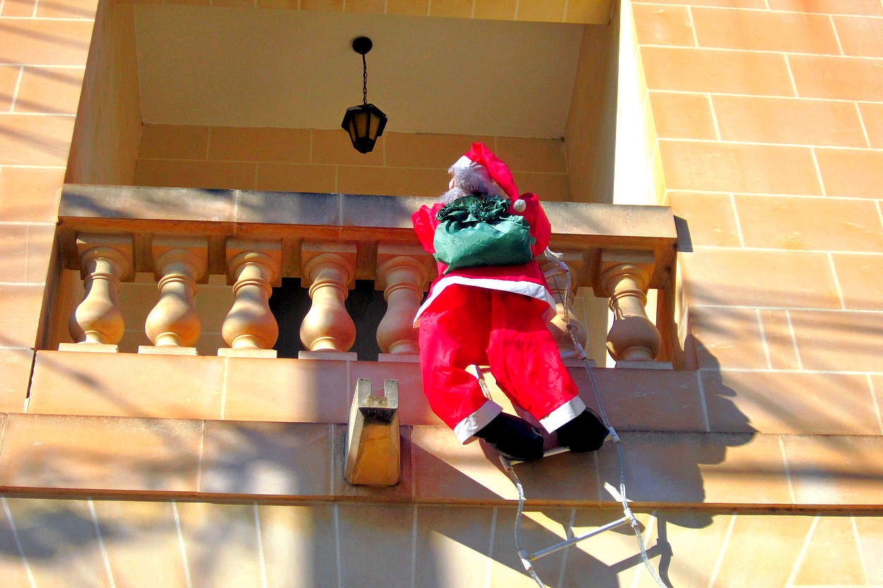 С подарками к Рождеству к детям