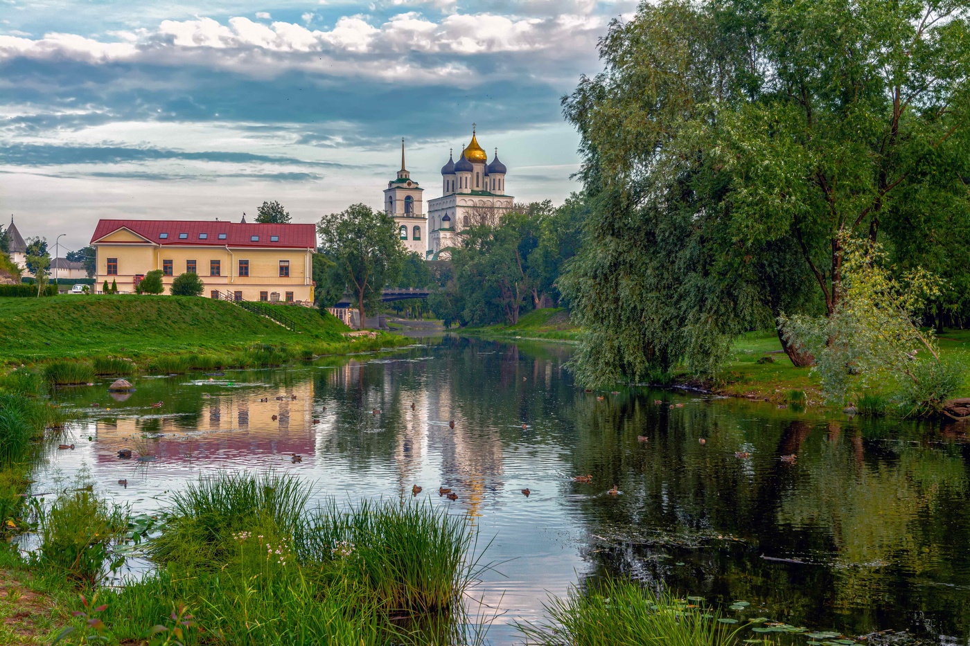 август в Пскове