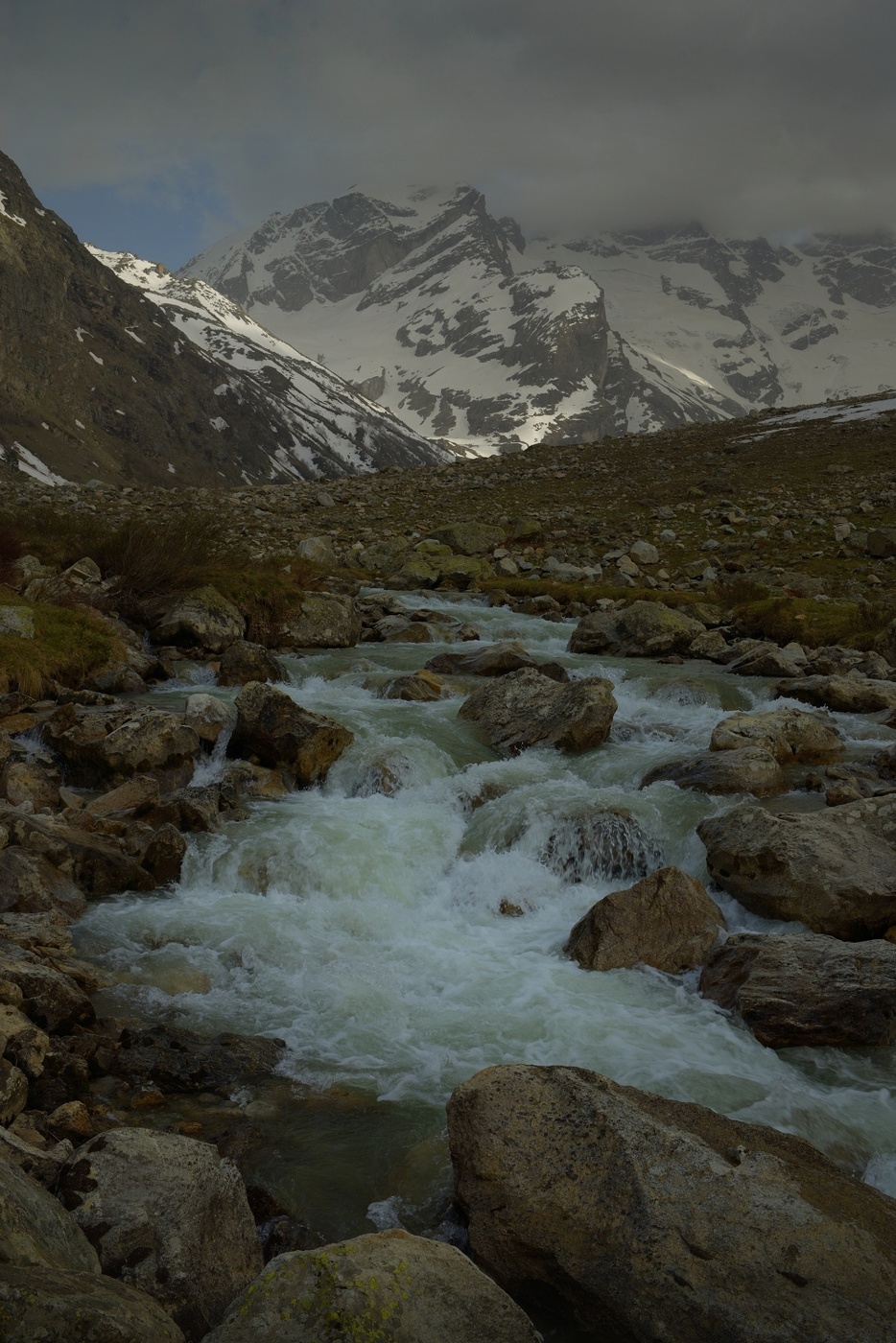 Хмурое утро в горах