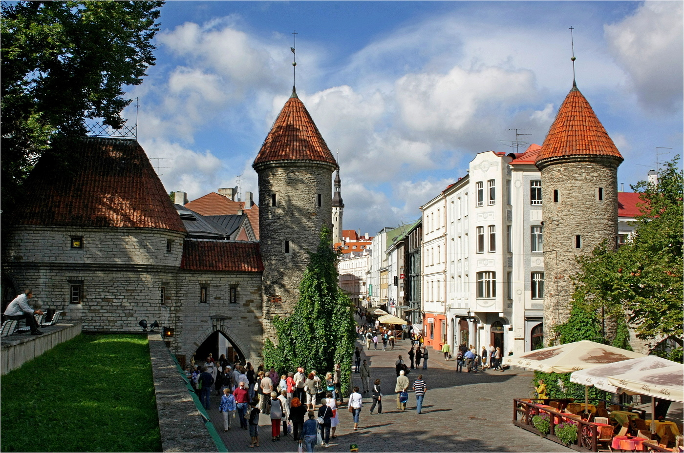 Символические "Ворота в город".