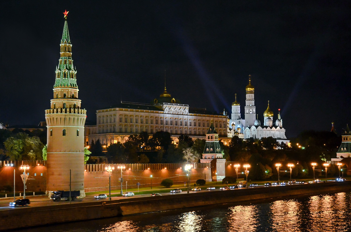 По ночной Москве