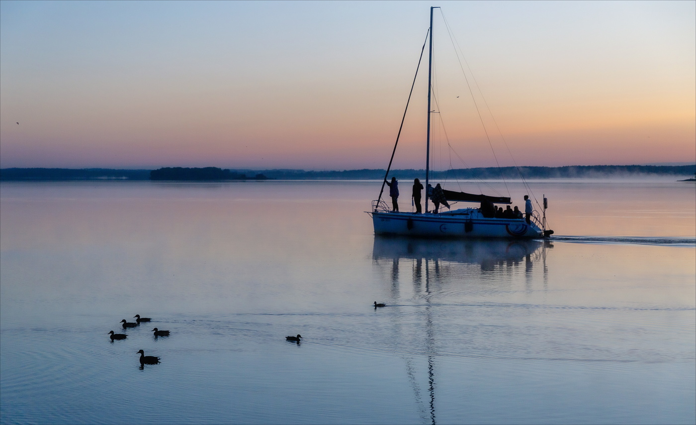 НАСЛАЖДАЯСЬ РАССВЕТОМ