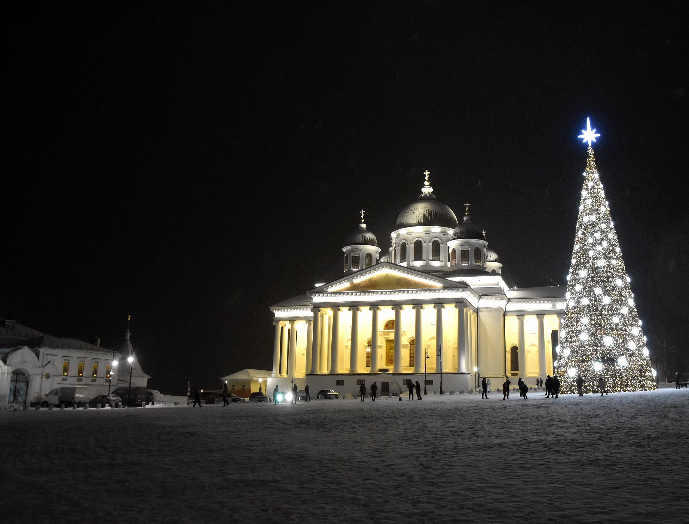 С наступающим!