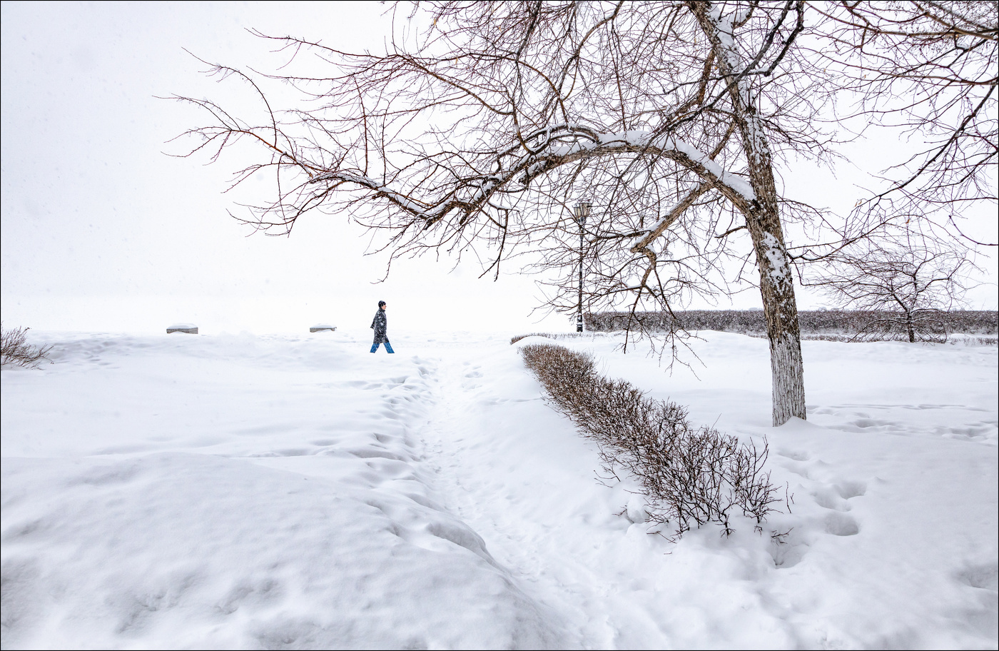 Падал прошлогодний снег...