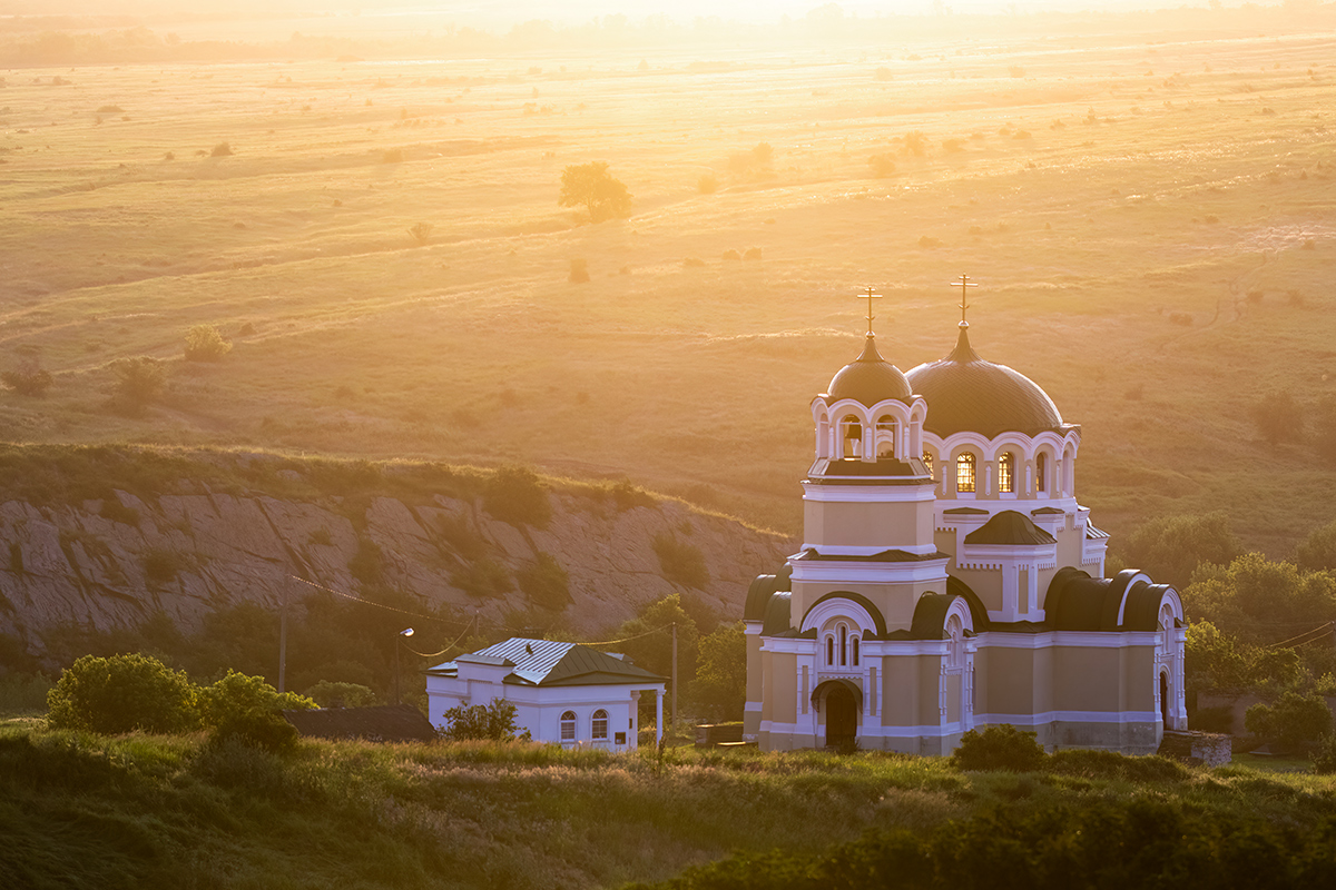 Льется утренний свет