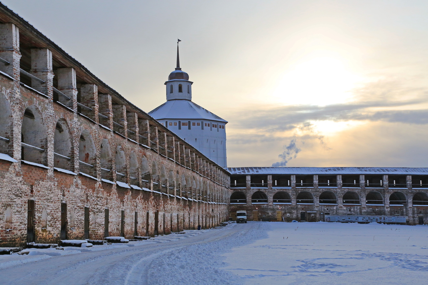 Внутри монастыря