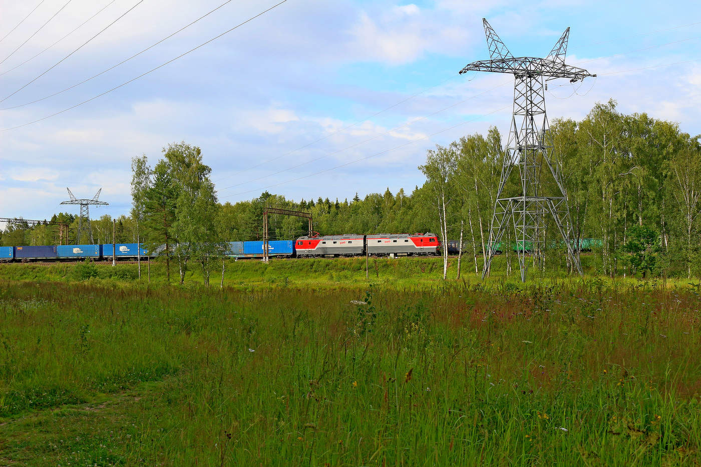 Едут поезда...