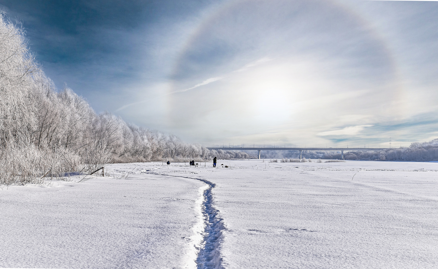 Небесное явление-зимнее гало.