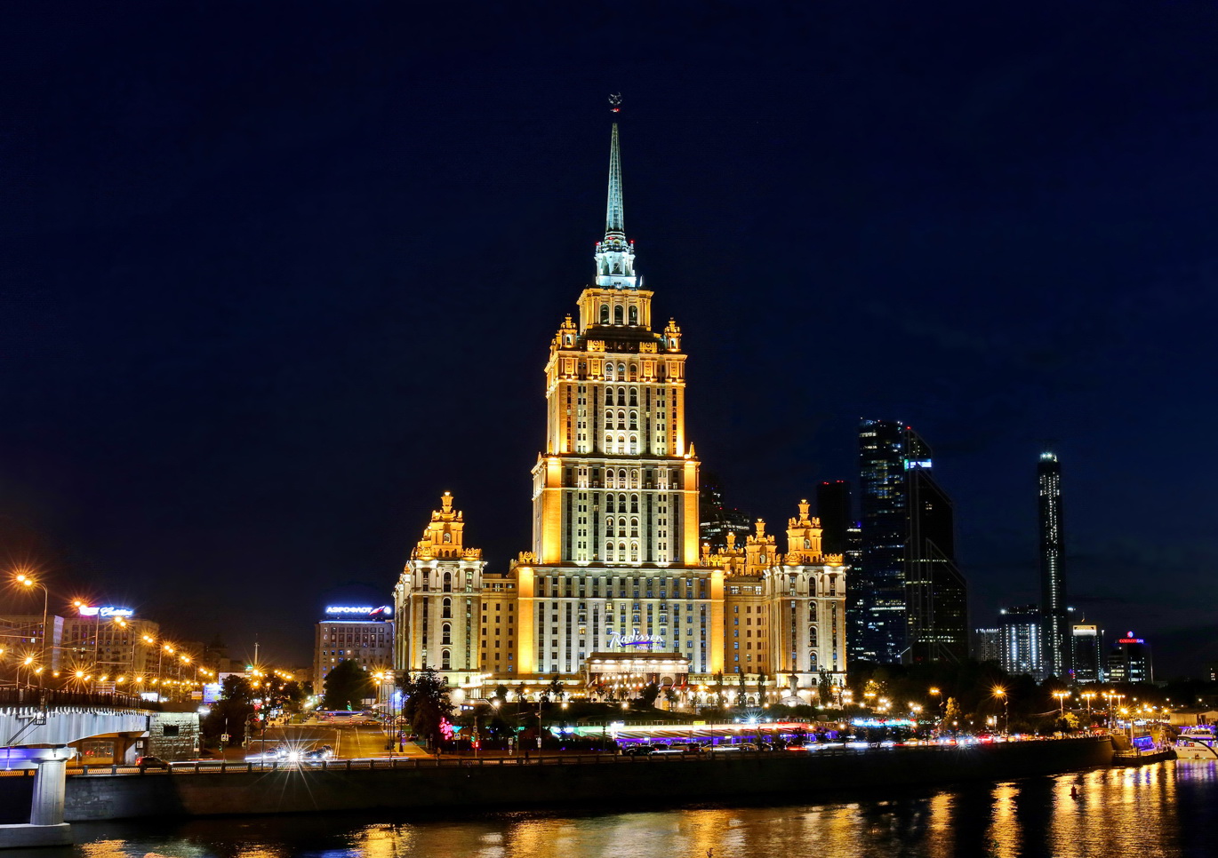 По ночной Москве