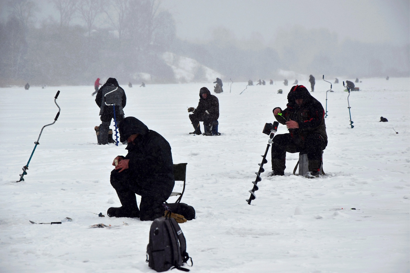 Зимою сходят мужики с ума!