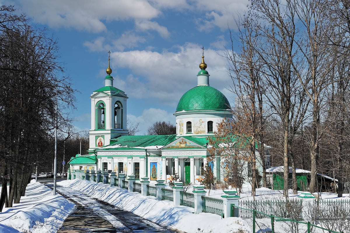 Храм Живоначальной Троицы на Воробьёвых горах