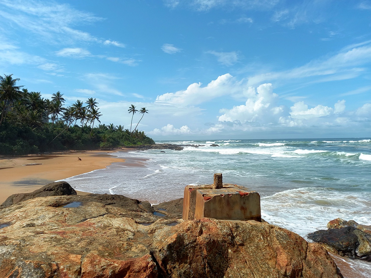 Море наступает на постройки