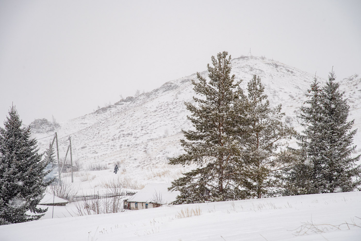 А снег идёт...