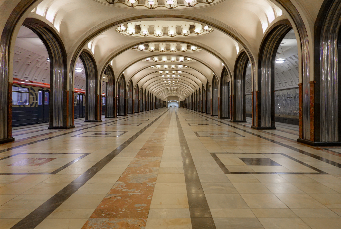 Метро Маяковская