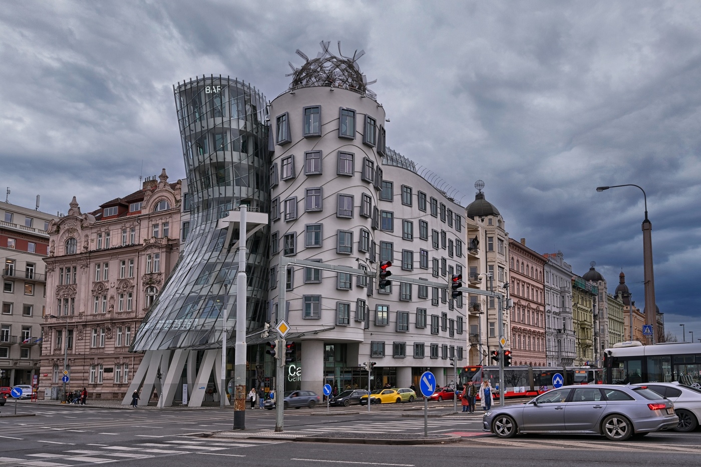 Танцующий дом