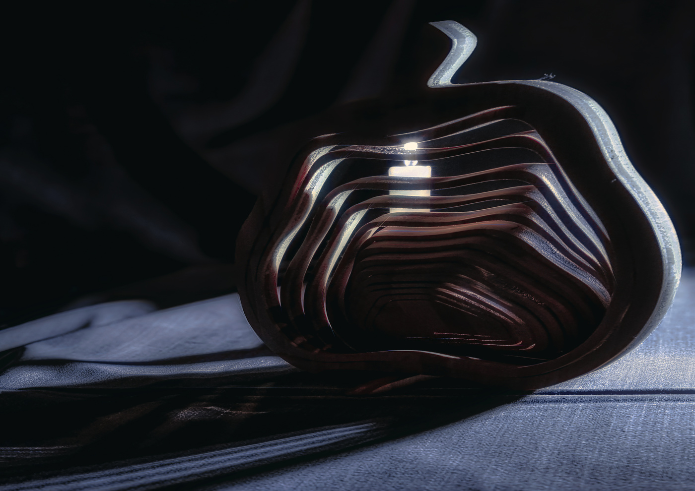 Раздвижная деревянная ваза.