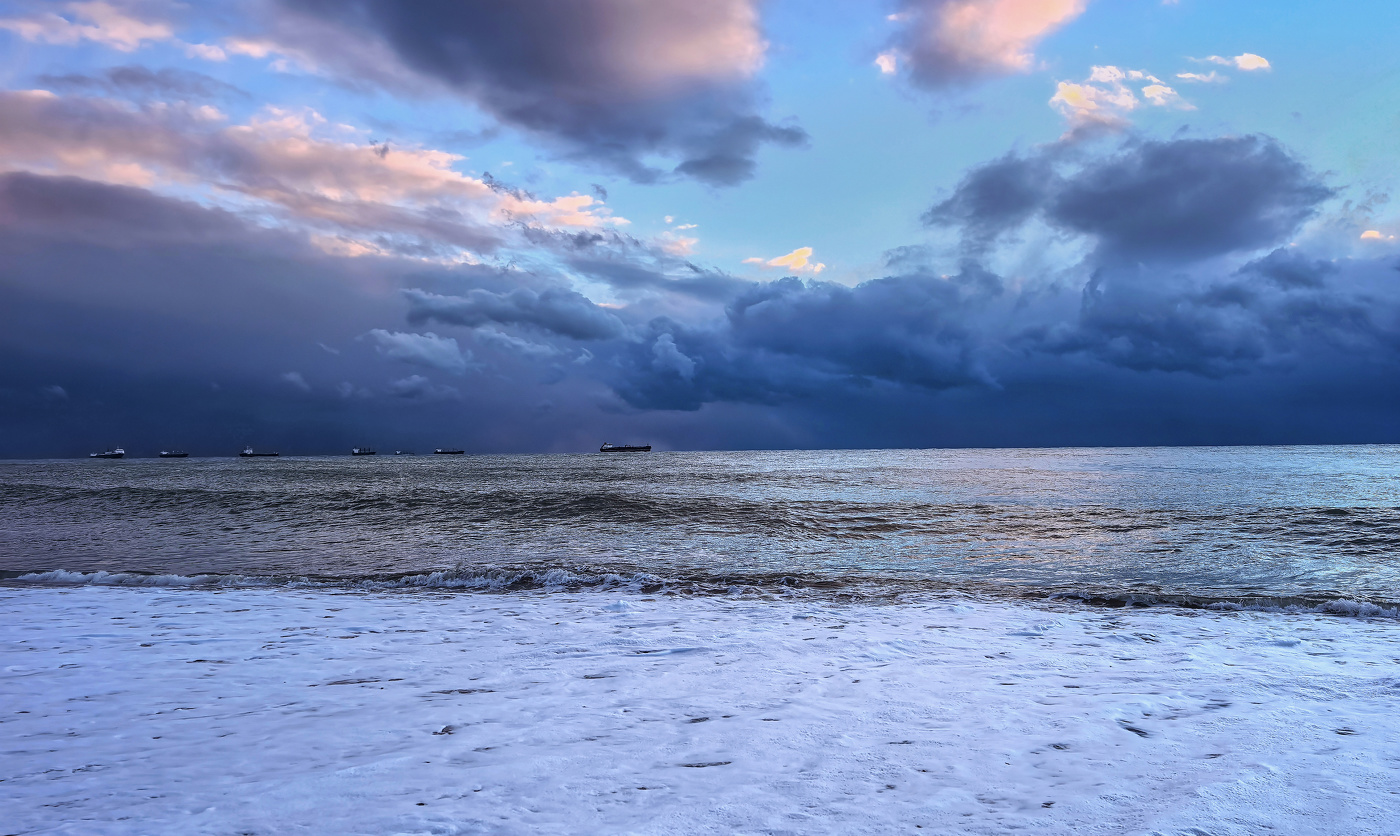 Кажется шторм надвигается.