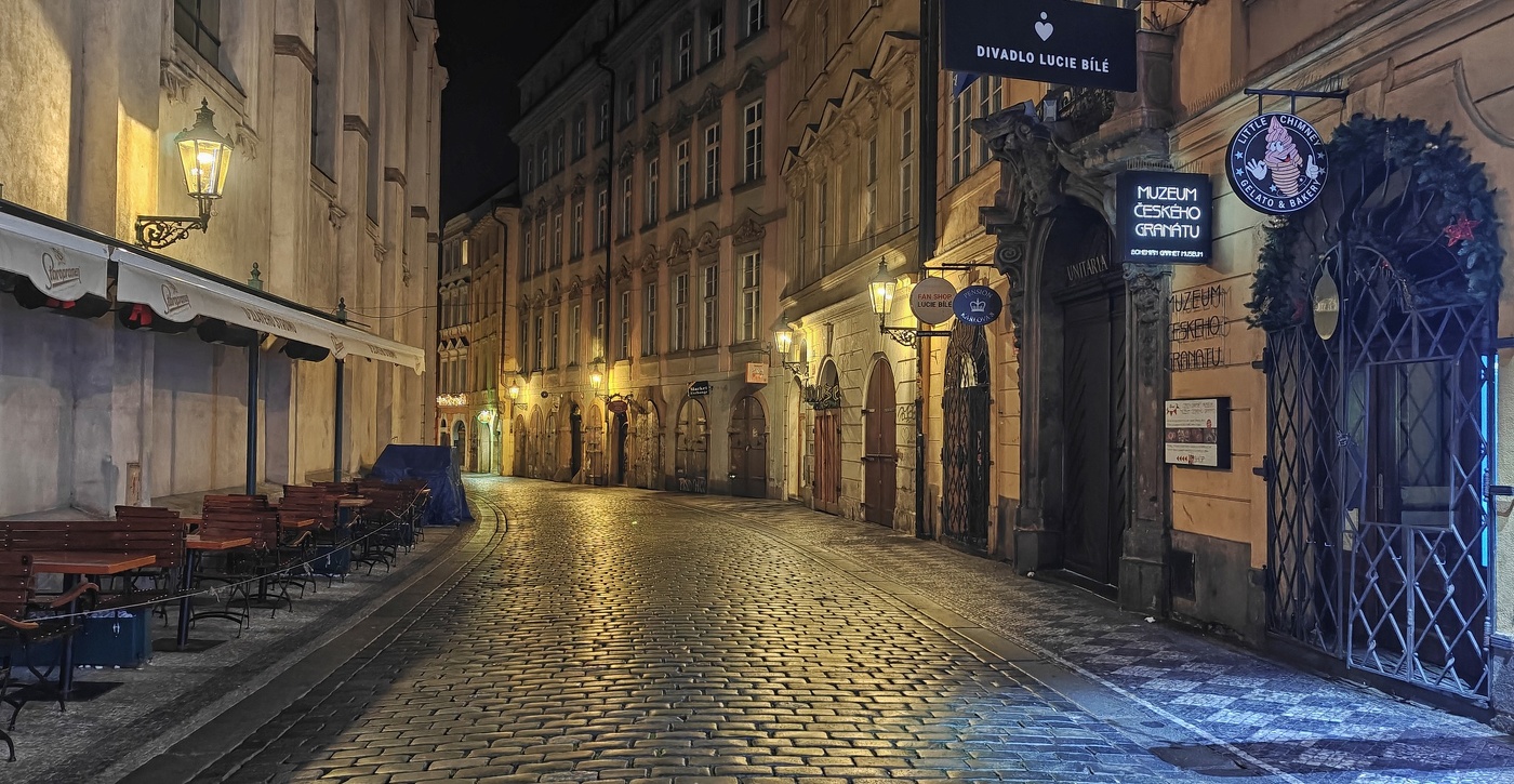 Очарование ночных улочек Праги
