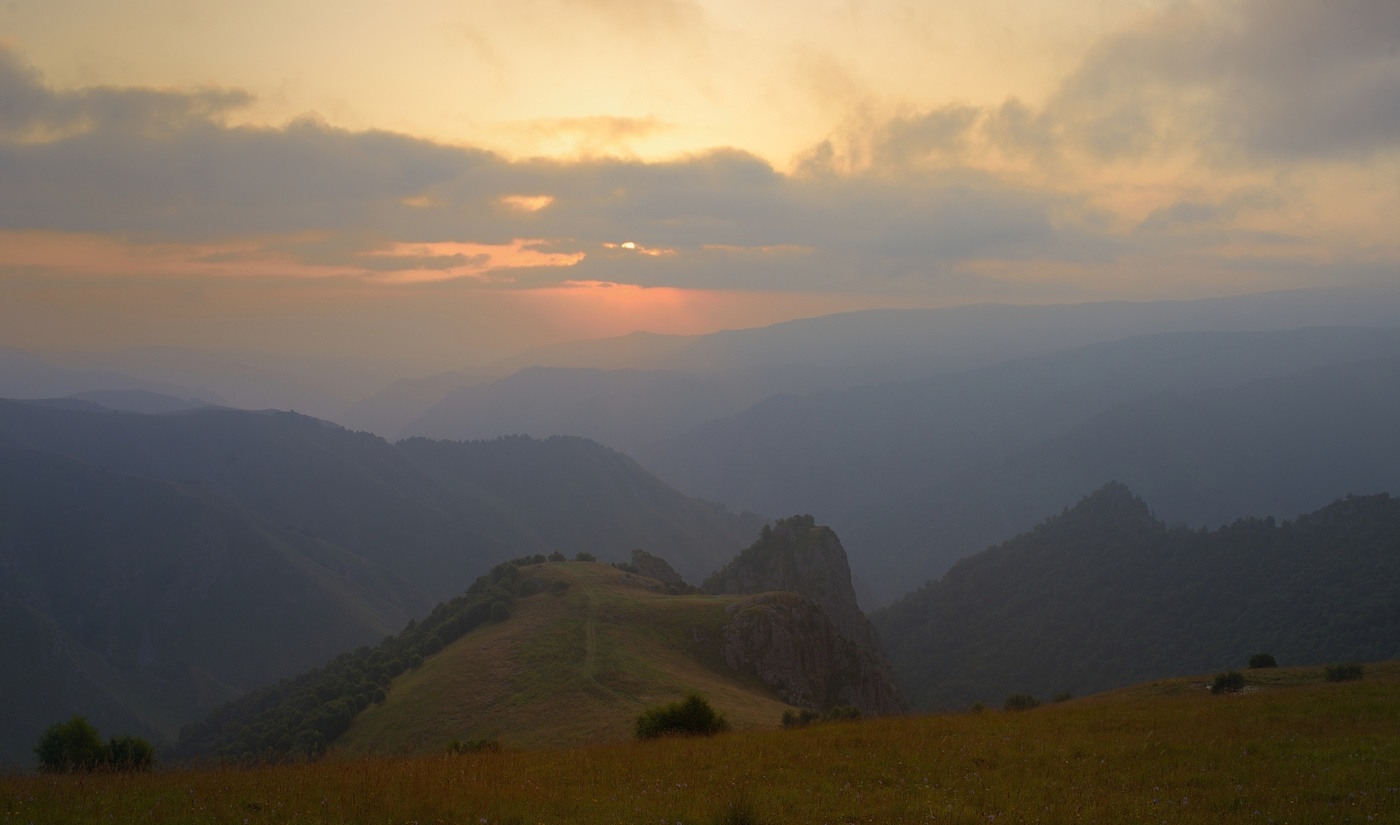 Рассвет в горах
